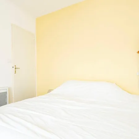 50 M2 With Veranda Near The Apartment *