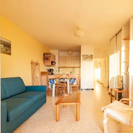 50 M2 With Veranda Near The Apartment